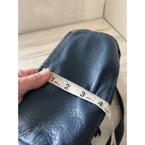 Jones New York woman’s blue genuine leather shoulder bag - Picture 9 of 9